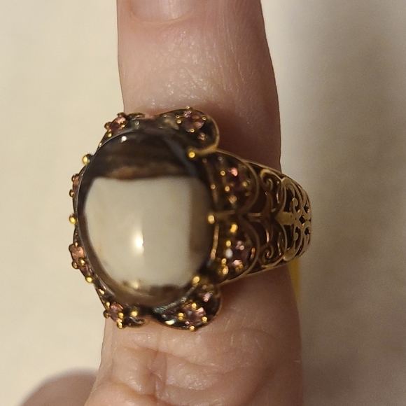 Ring nwt gold tone with faux stones - Picture 1 of 10